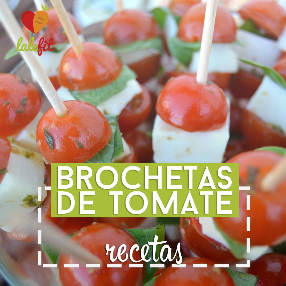 Brochetas de tomate, bocconcini de búfala y albahaca