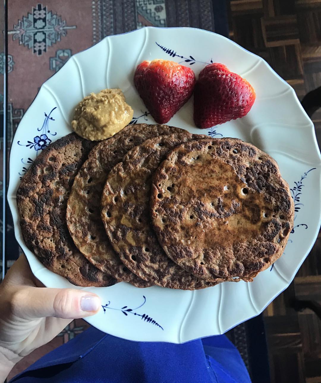 Crunchy panquequitas de avena, cambur/banana y cacao